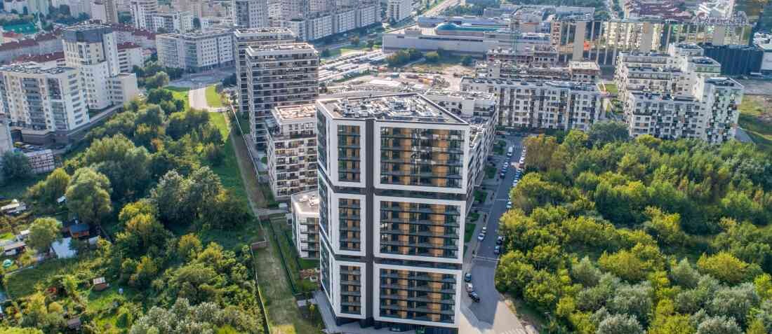 Történetének legmagasabb lakóépületét húzta fel Varsóban a milliárdos magyar cége