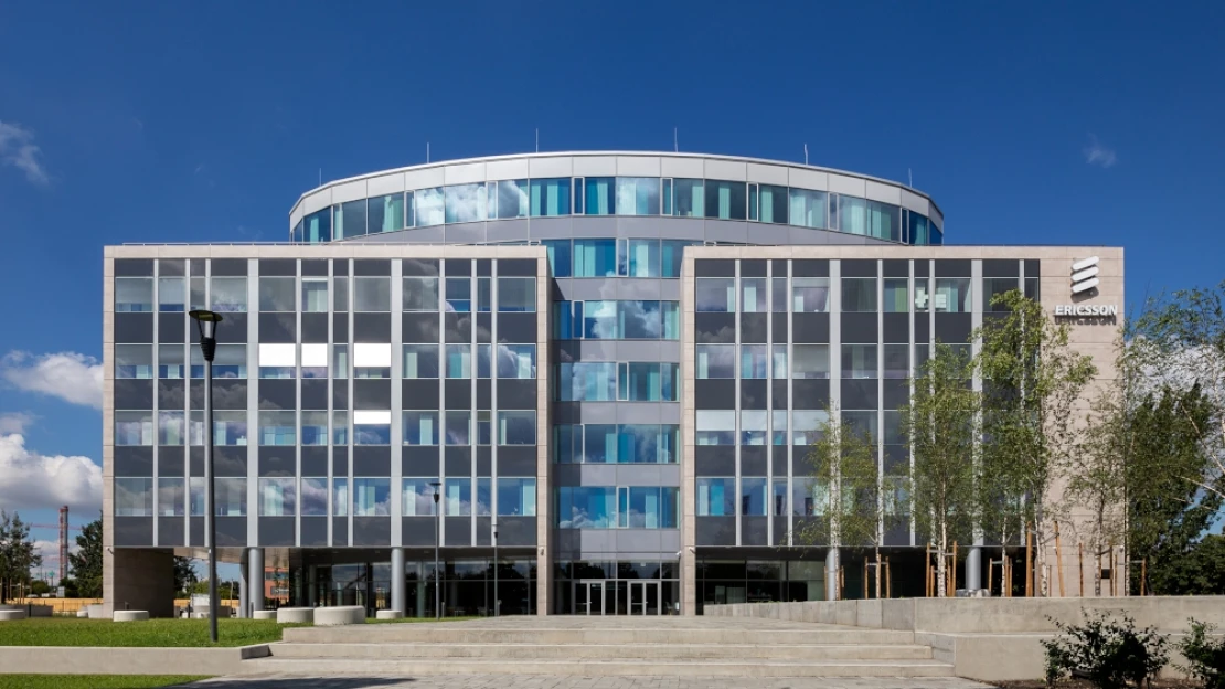 Tetőkert, duna-víz, villamos