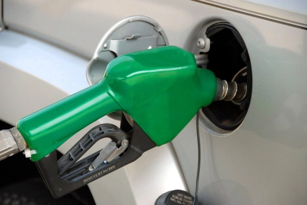 Üzemanyagárak: újabb csökkenés péntektől