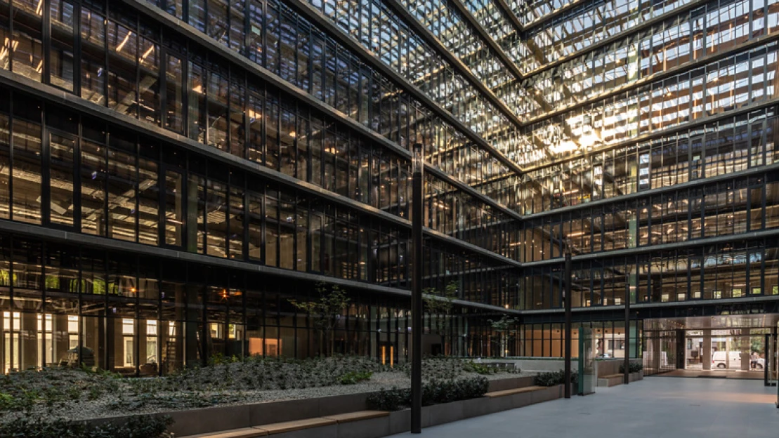 Az iroda nem vész el, csak átalakul – kik töltik meg a tucatszámra épülő irodaházakat?