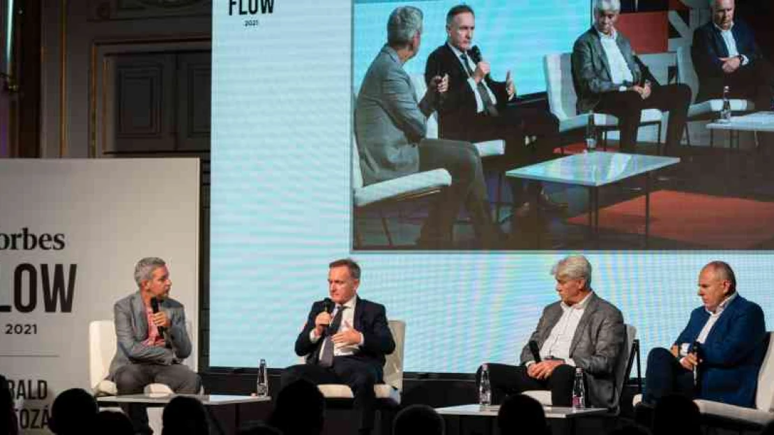 Építhetnénk a vállalatainkat, ehelyett kémszoftverrel megfigyelnek – milliárdosok a Forbes Flow-n