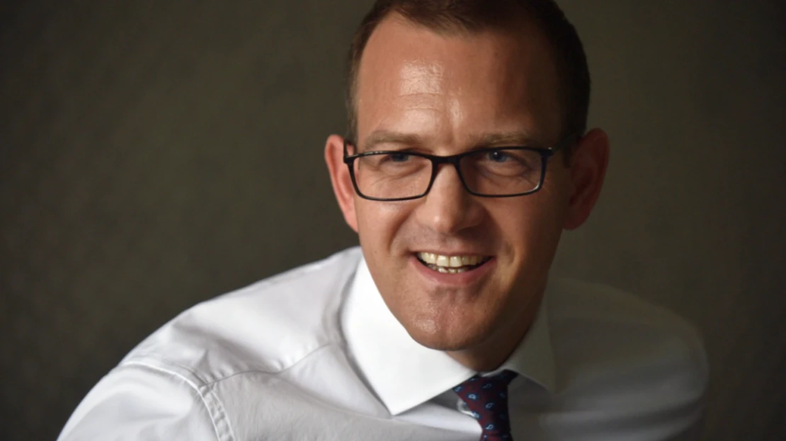 1,8 billió forintos üzlet: viszi a britek koronaékszerét a legravaszabb cseh milliárdos