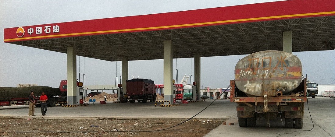 Súlyos az üzemanyaghiány Kínában, van, aki egy napig vár a tankolásra