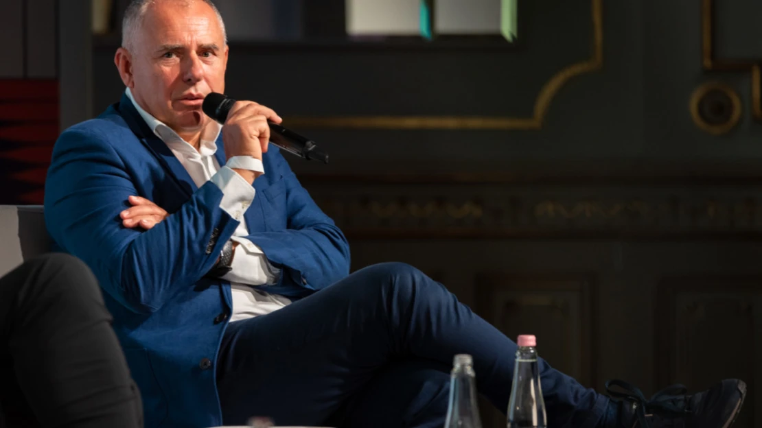 Már korábban is panaszkodott a magyar milliárdos, hogy rászálltak, most tényleg kihallgatta a NAV