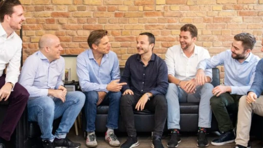 DJ felszereléseket árult az Ebay-en, ma az Amazon legfontosabb partnere, 1,3 milliárd dollárnyi befektetéssel