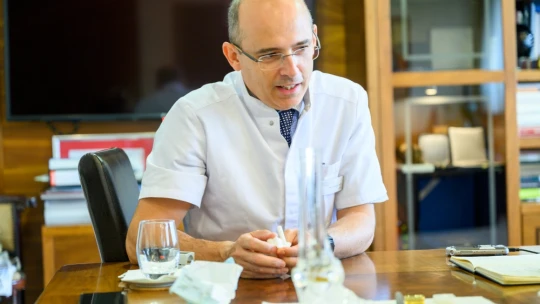 A boka utoléri a csípőt