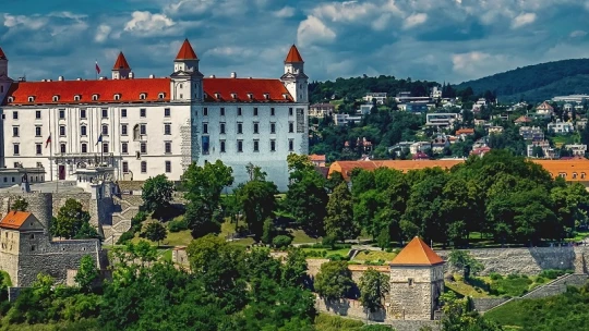 Két hétre bezár Szlovákia a koronavírus terjedése miatt