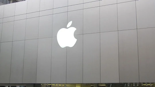 Apple: már nem tudjuk, mikor térünk vissza az irodába, minden dolgozó 1000 dollárt kap