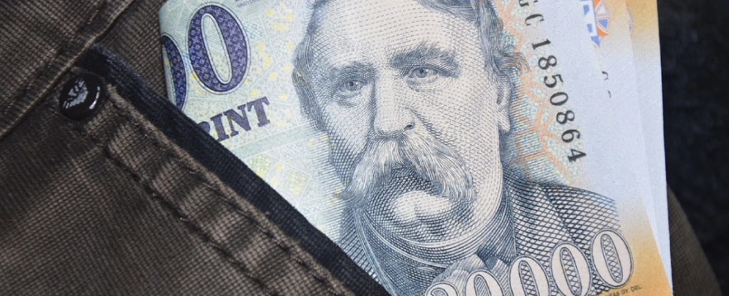 Forint: kicsit távolodott a 410-es euróárfolyam, de továbbra sem rózsás a helyzet