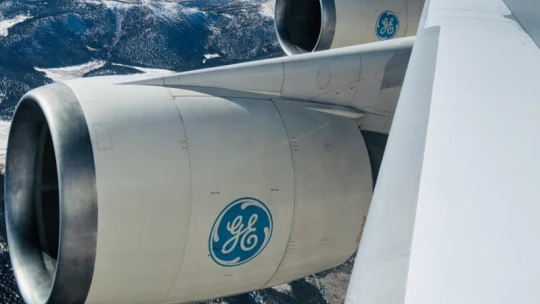 Hatalmas adósság nyomja a patinás GE-t, három részre szakad a tőzsdei cég