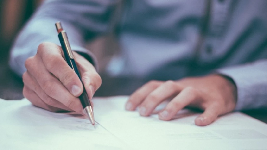 Fogják a fejük az önkormányzatok: marad a megfelezett iparűzési adó, nem lesznek új helyi adók sem