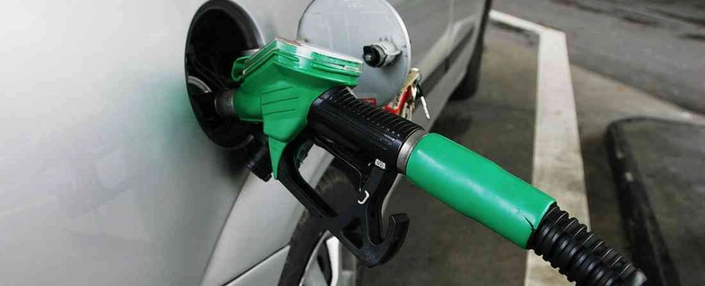 Benzinárlimit – új vállalati adó, ami beindítja a benzinturizmust?