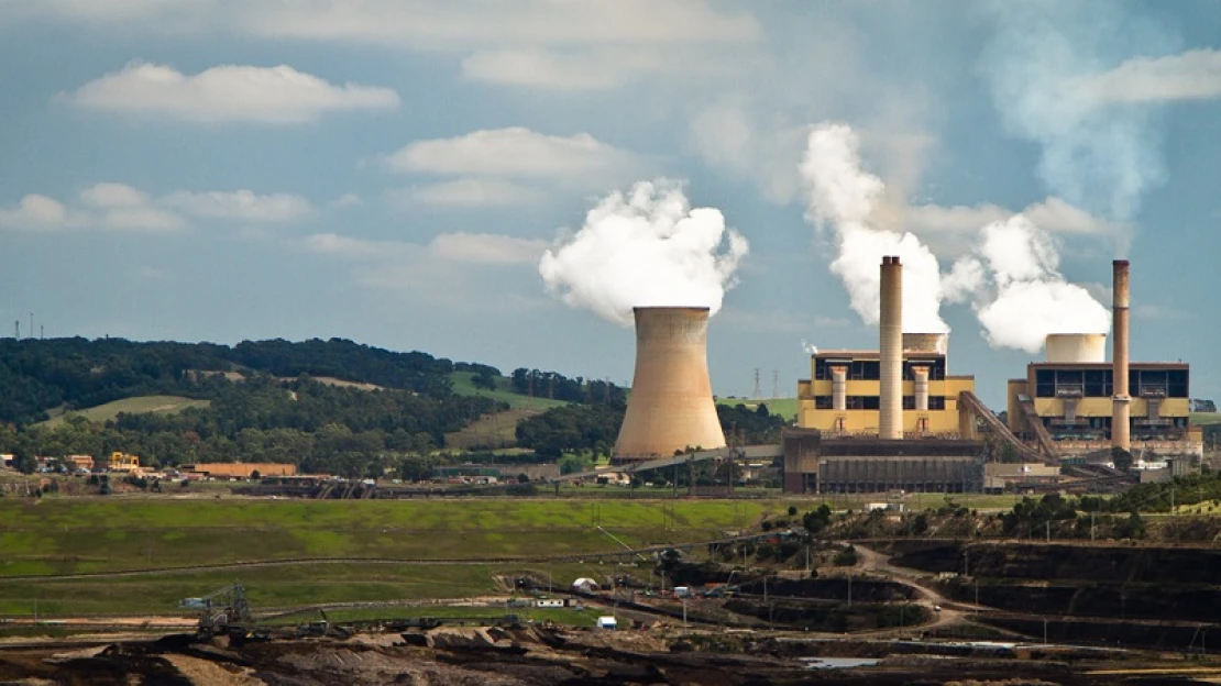Zöld váltásról beszélnek, mégis átadták az óriási szénerőművet