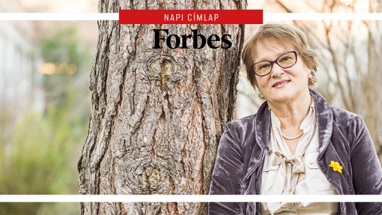Alig kap már levegőt, de kimegy a kertbe, és elszívja. Hát mi maradt már nekem, doktornő?