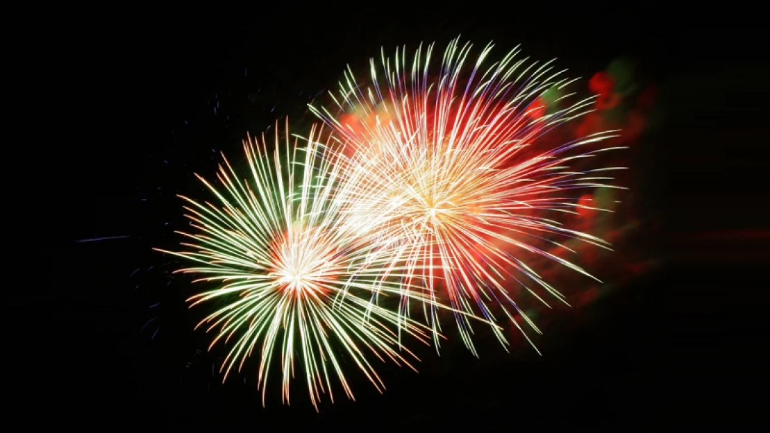 Ilyen pirotechnikai eszközöket lehet használni éjjel, a rendőrség segít eligazodni