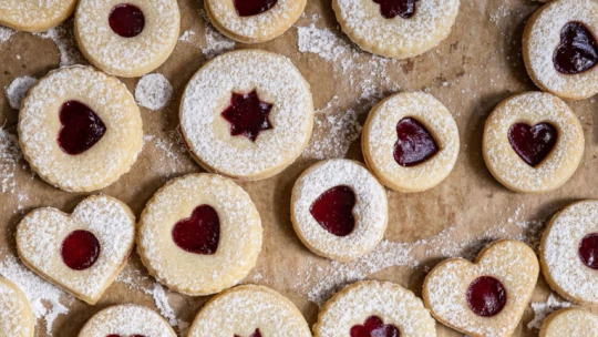 Ha csak egy süteményt sütnél idén karácsonyra, ez a linzer legyen az