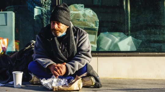 Jóval tovább él egy gazdag, 45 éves férfi, mint egy szegény, és a különbségek csak nőnek