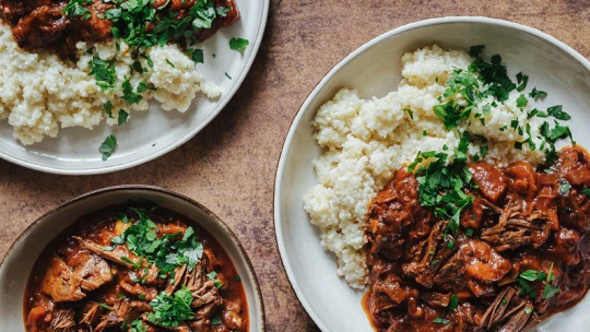 Csipkebogyómártással vagy párolt káposztával? Vörösborral és kölessel! A vadragu tökéletes őszi comfort food