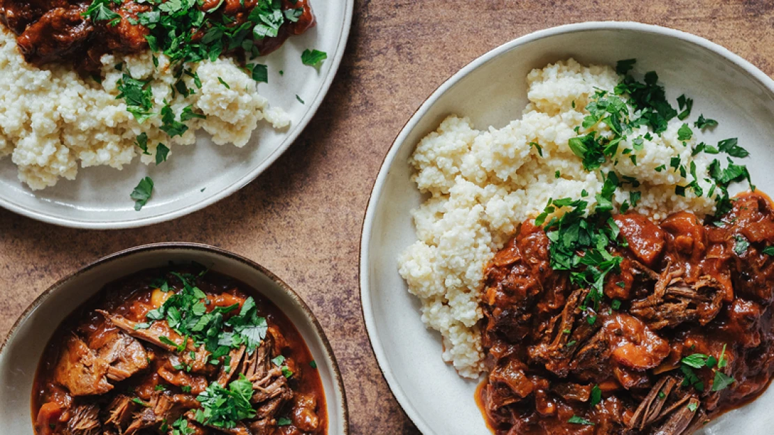 Csipkebogyómártással vagy párolt káposztával? Vörösborral és kölessel! A vadragu tökéletes őszi comfort food