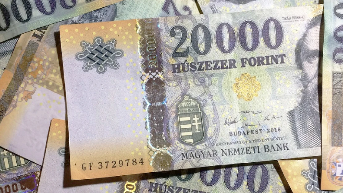 Nincs fékezés, új mélypontra szakadt a forint