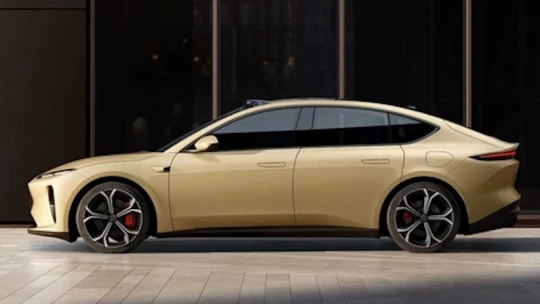 Új, kínai riválist kapott a Tesla