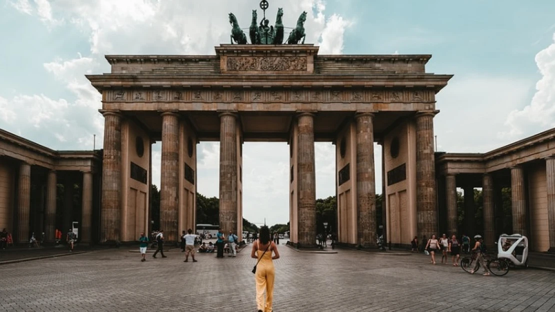 Vigyázó szemetek Berlinre vessétek