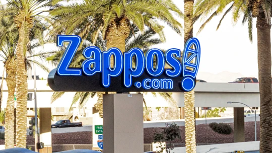 Újabb CEO lép le, a Zappos legendás vezetőjét nem sikerült pótolni