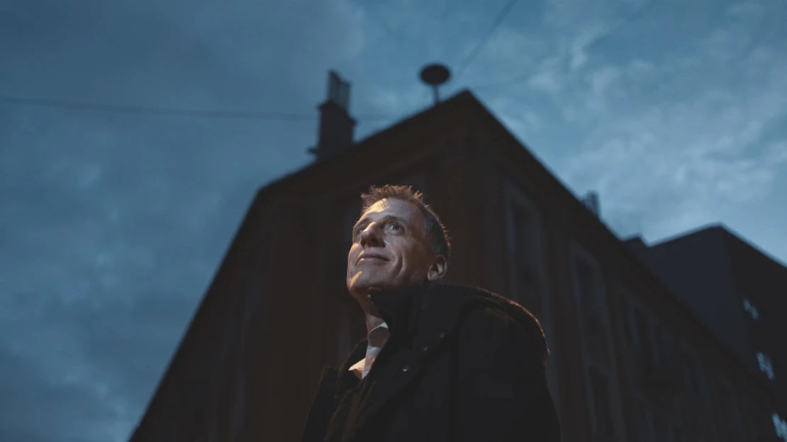 Egy Bali–Hongkong-repülőjáraton egyeztünk meg