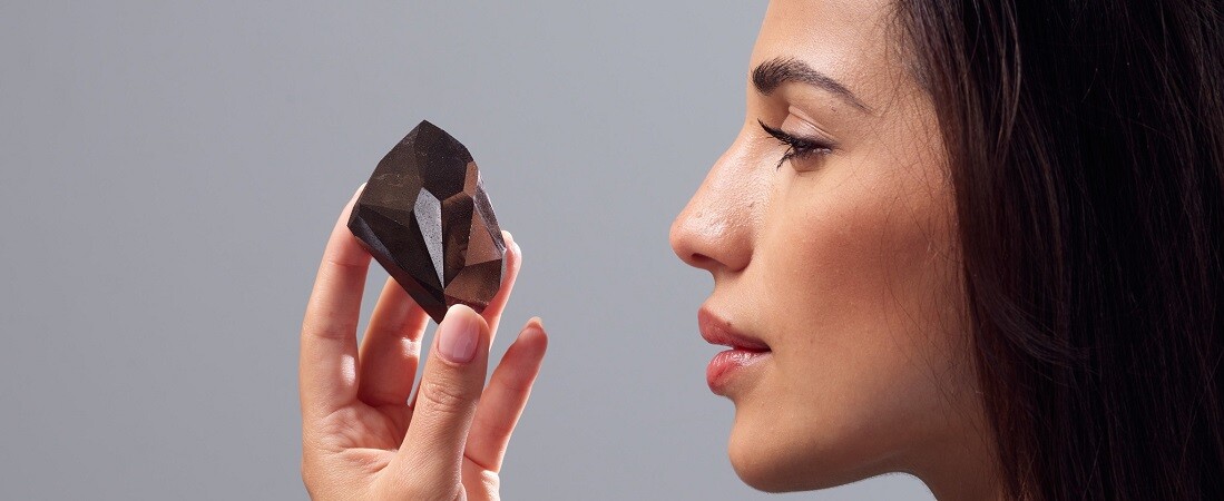 A világ legnagyobb, iszonyú ritka fekete gyémántját kínálják árverésre, de csak egy módon lehet megvenni