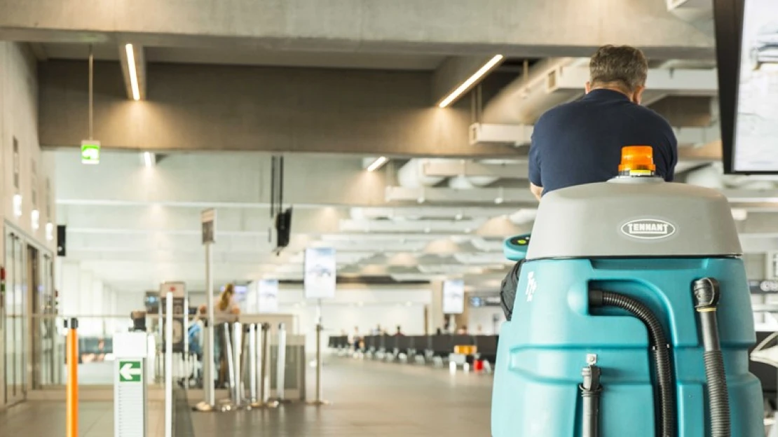 Külföldi reptér takarítását nyerte meg a legújabb magyar tenderkirály cég