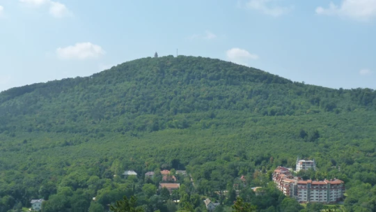 200 helyszínen még most is dolgoznak a tűzoltók a szélvihar miatt