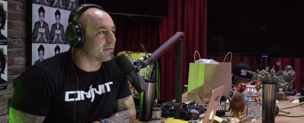 Joe Rogan a The Joe Rogan Experience nevű podcastban. Forrás: Joe Rogan hivatalos oldala