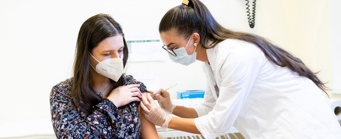 Európai Gyógyszerügynökség: terhesség alatt is biztonsággal lehet beadni az mRNS-vakcinákat