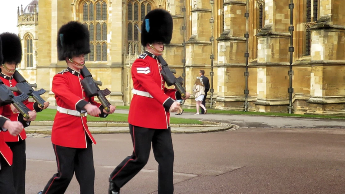 Erzsébet 70. koronázási évfordulójára botrányok és perek adják meg a hangulatot