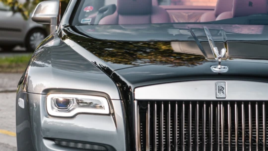 Az élet túl rövid, az emberek ezért rekordszámra Rolls-Royce-t vesznek