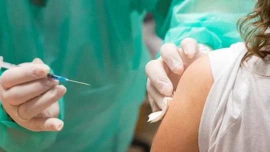 Van, ahol már egészségügyi adó vár az oltatlanokra