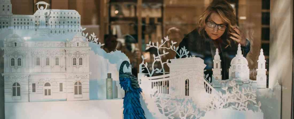 A Deák téri fáktól a londoni Harrods Dior-kirakatáig – így hódítja meg a világot az Edinas Paper