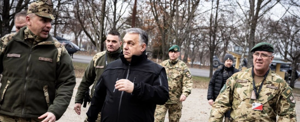 Orbán Viktor a magyar-ukrán határon a harcok kitörése után pár nappal. Fotó: Orbán Viktor Facebook oldala