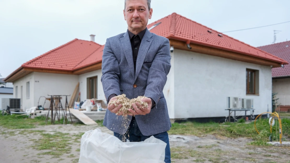 Béla rendőr volt, most kenderházakat épít