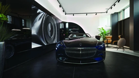 A Mercedes-Benzen is túl Pappas Auto a palotában