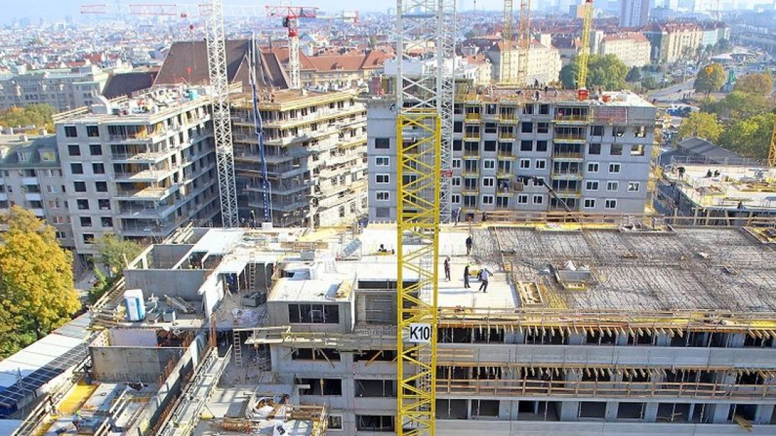 Kegyetlenül zuhan a lakáspiac, és rántja magával a teljes építőipart