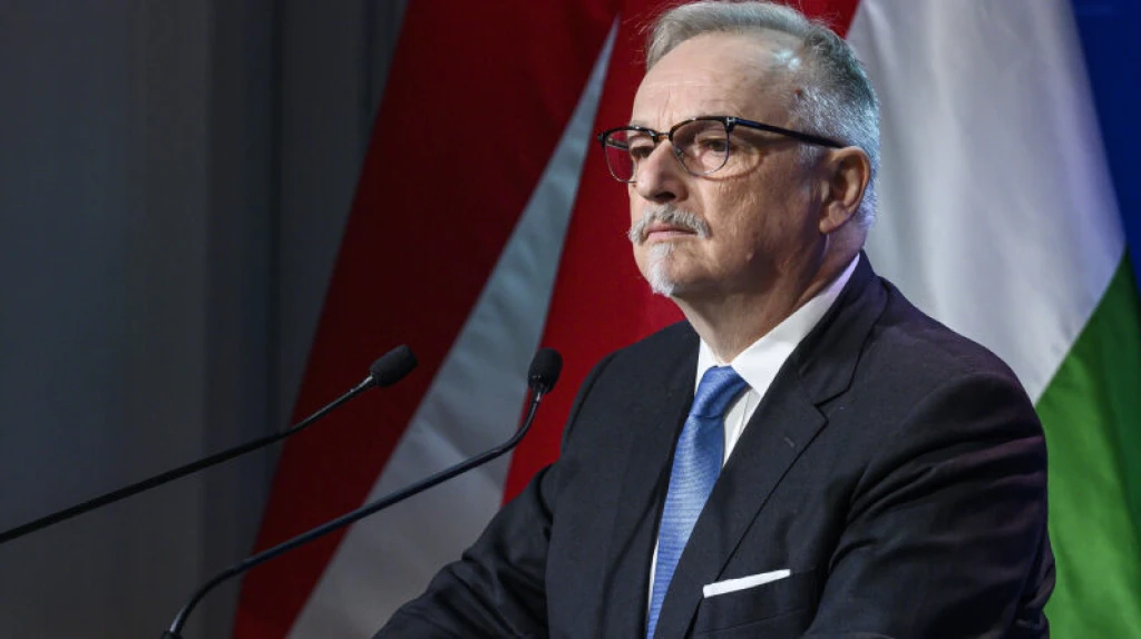 Hernádi Zsolt, a Mol elnök-vezérigazgatója a rendkívüli Kormányinfó sajtótájékoztatón a Miniszterelnöki Kabinetiroda Garibaldi utcai sajtótermében 2022. március 10-én. Fotó: MTI/Szigetváry Zsolt