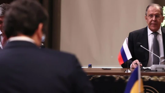 Lavrov: Putyin nem utasítana el egy találkozót Zelenszkij elnökkel
