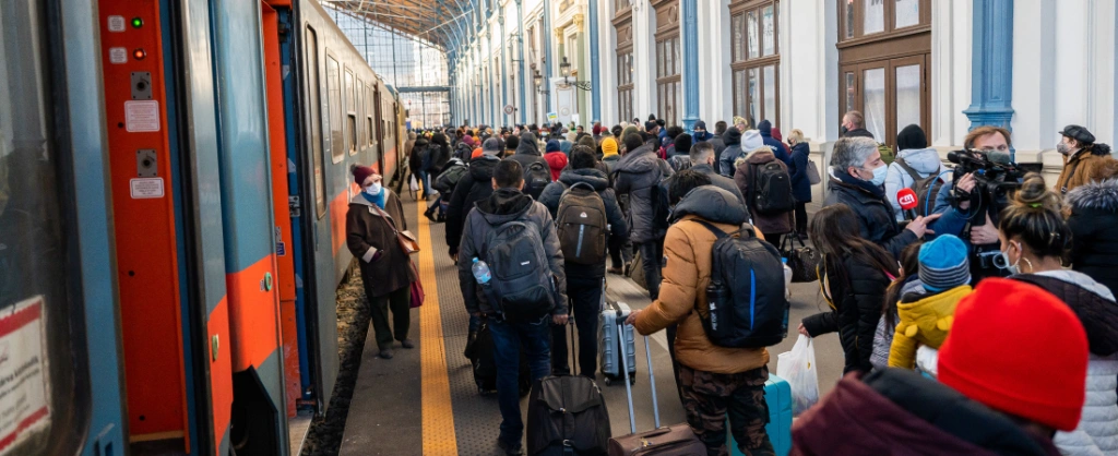 Ukrajnából érkező menekültek a Nyugati pályaudvarnál 2022. március 1-én / Fotó: Sebestyén László