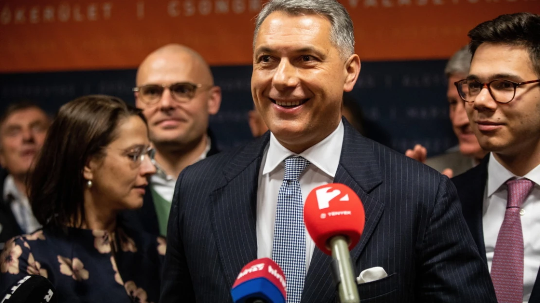 Lázár János megmagyarázta, miért utazott a fia állami Mercedes kisbusszal, sofőrrel