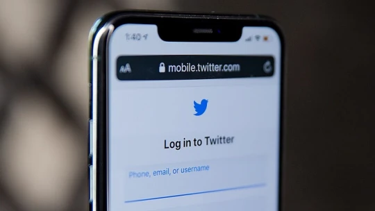 Musk nem vár, nekimegy a kamu Twitter-profiloknak