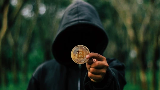 Újra álomhatár felett a bitcoin, közel egy éve nem volt ilyen