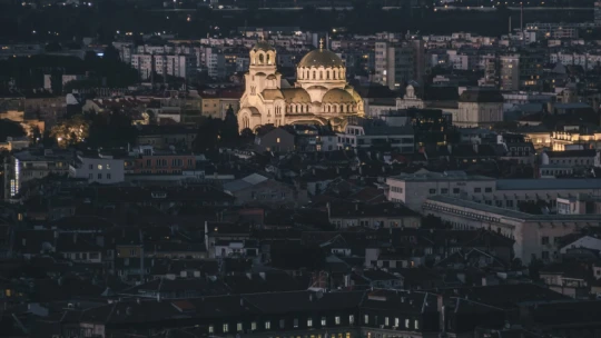 Győztek a tüntetők, lemondott a kormány ebben a régiós országban