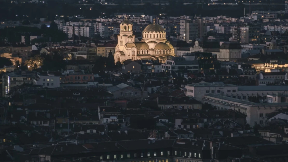 Győztek a tüntetők, lemondott a kormány ebben a régiós országban