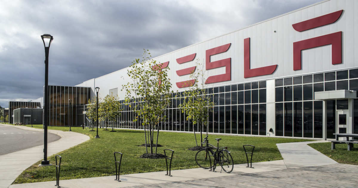 Ki nem találnád, mennyit keresnek azok, akik shortolják a Tesla részvényeit